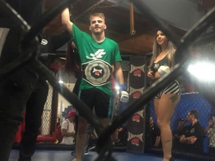 Geoff Mellor the new featherweight champion!