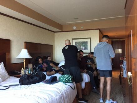 Pre-fight meetup in the hotel room